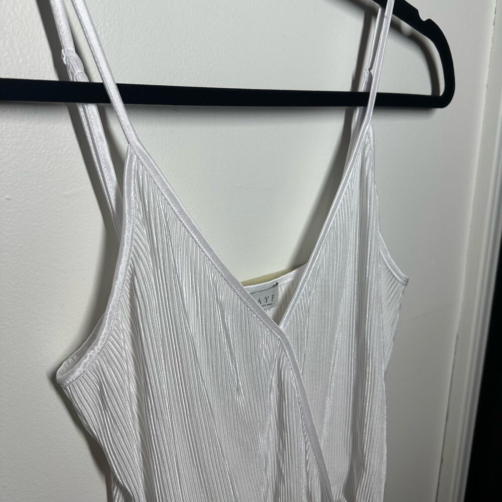 WAYF Women's Ivory Adjustable Strap Surplice Ribbed Cami Bodysuit Size Small - Picture 3 of 11